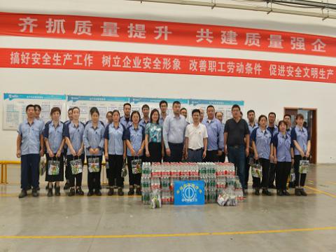 炎炎夏季，市总工会送清冷，丝丝关爱暖人心