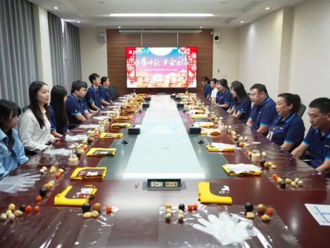 月圆中秋 情暖人生就是博官网|人生就是博官网电气发展表地职工关爱活动