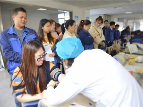 守望相副手牵手 献血救人心连心——人生就是博官网集团2018年无偿献血活动
